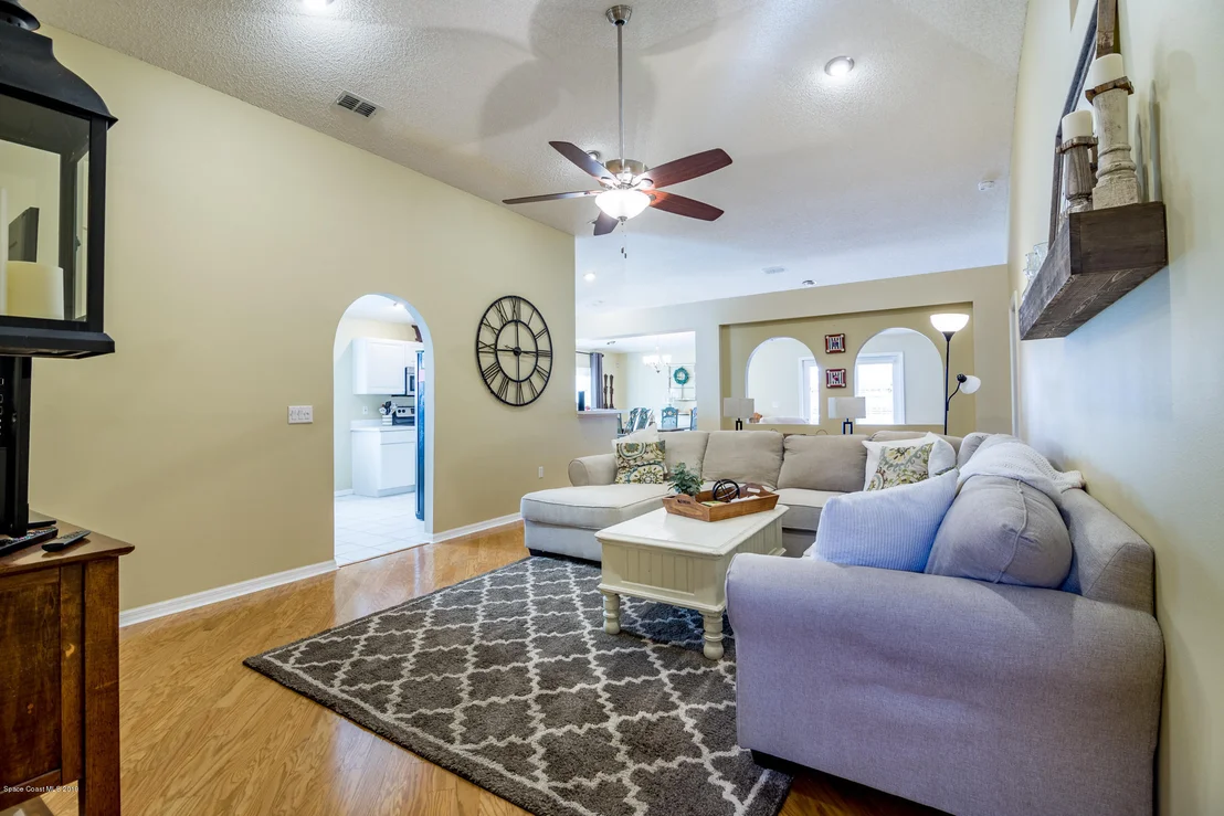 Photo of 1174 White Oak Circle