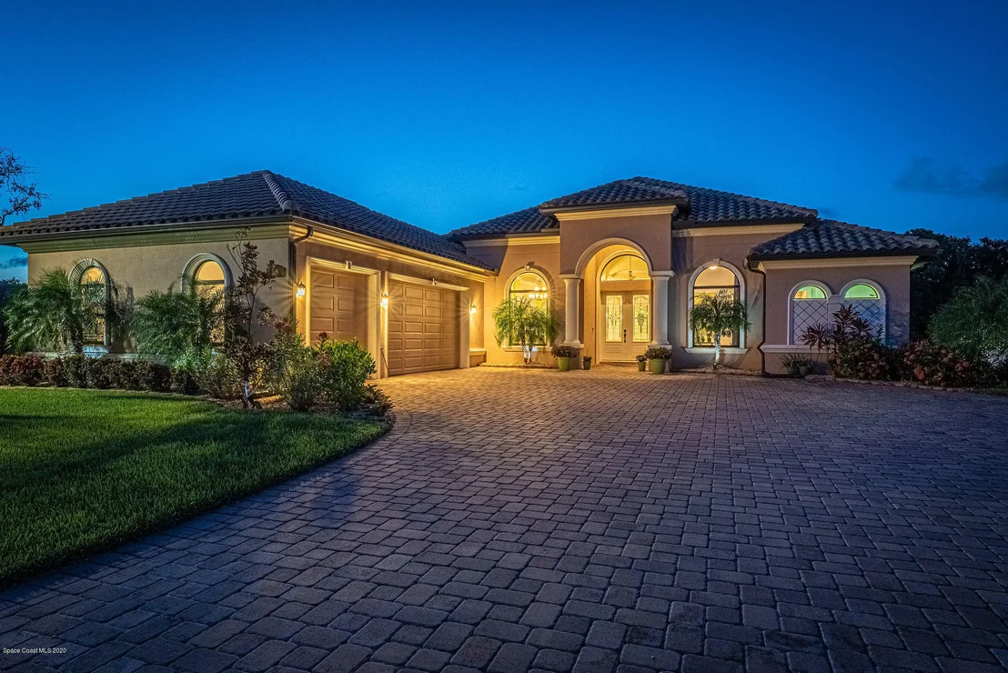 Photo of 824 Lorenza Place