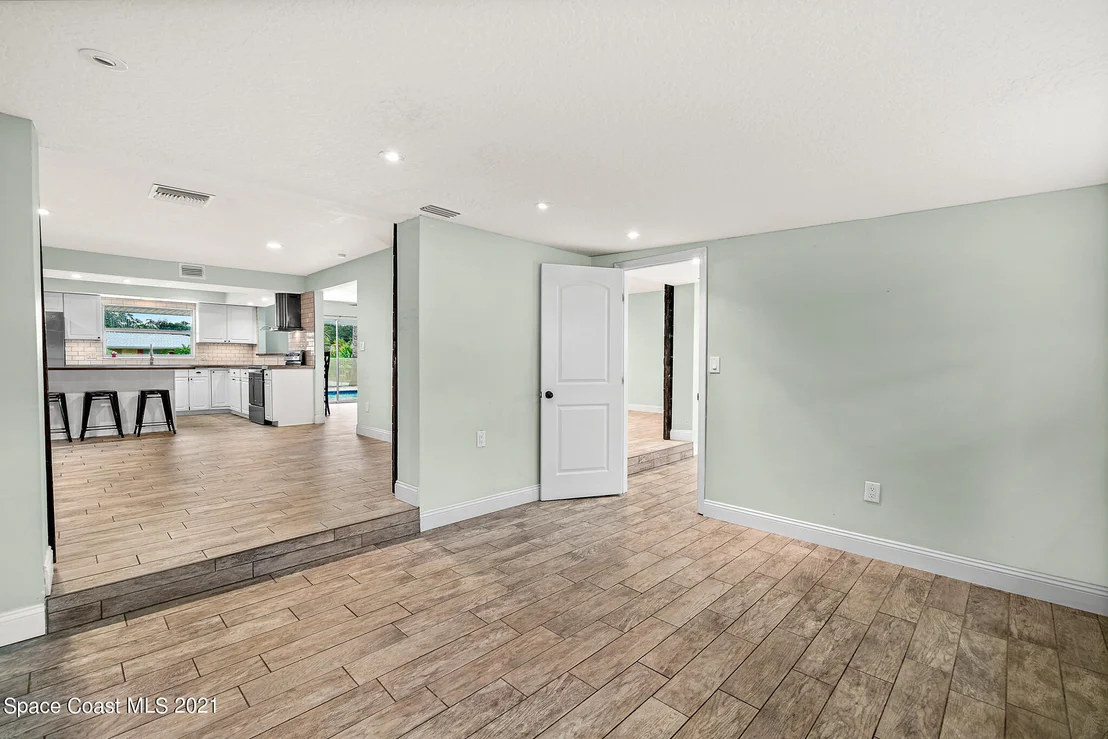 Photo of 555 Bahama Drive