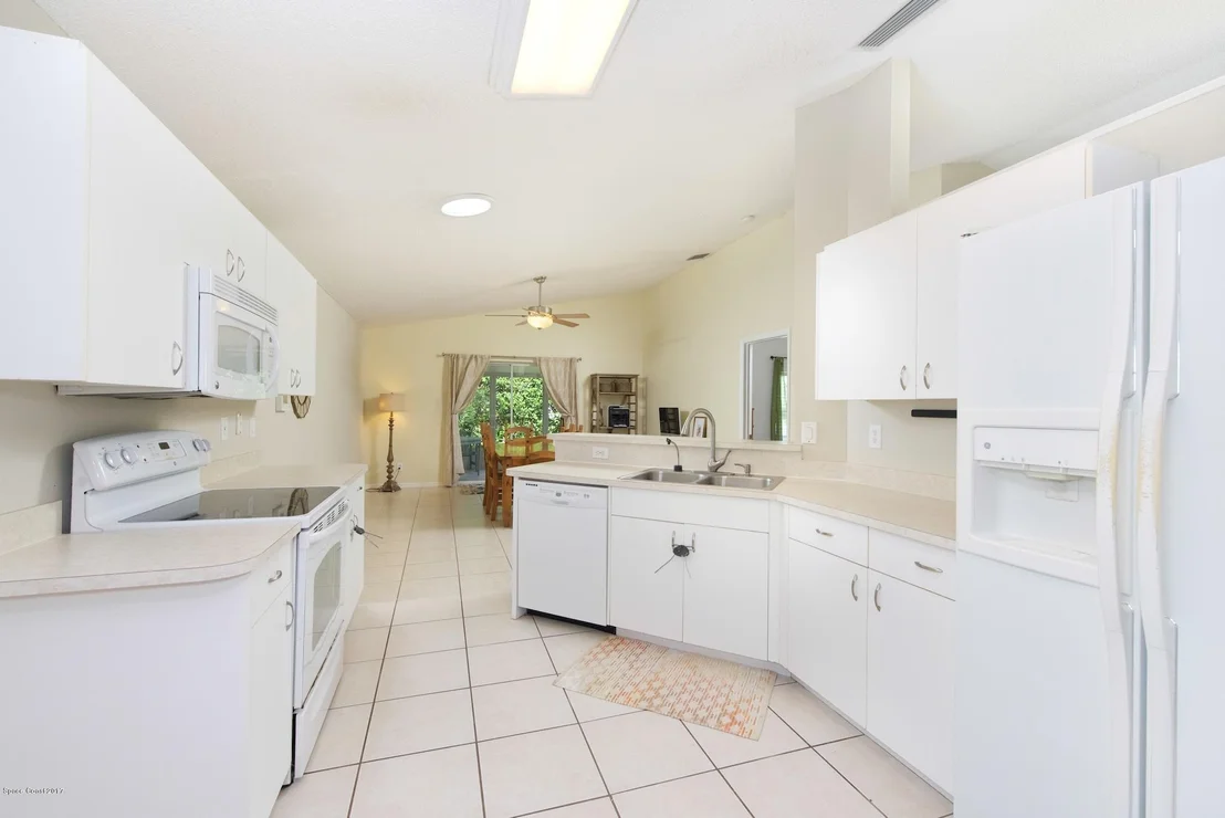 Photo of 976 Villa Drive