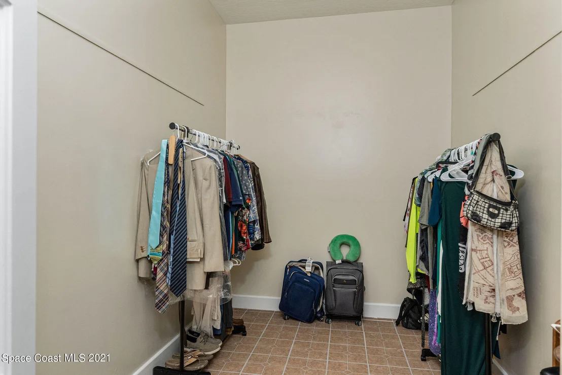Photo of 472 Peregrine Drive