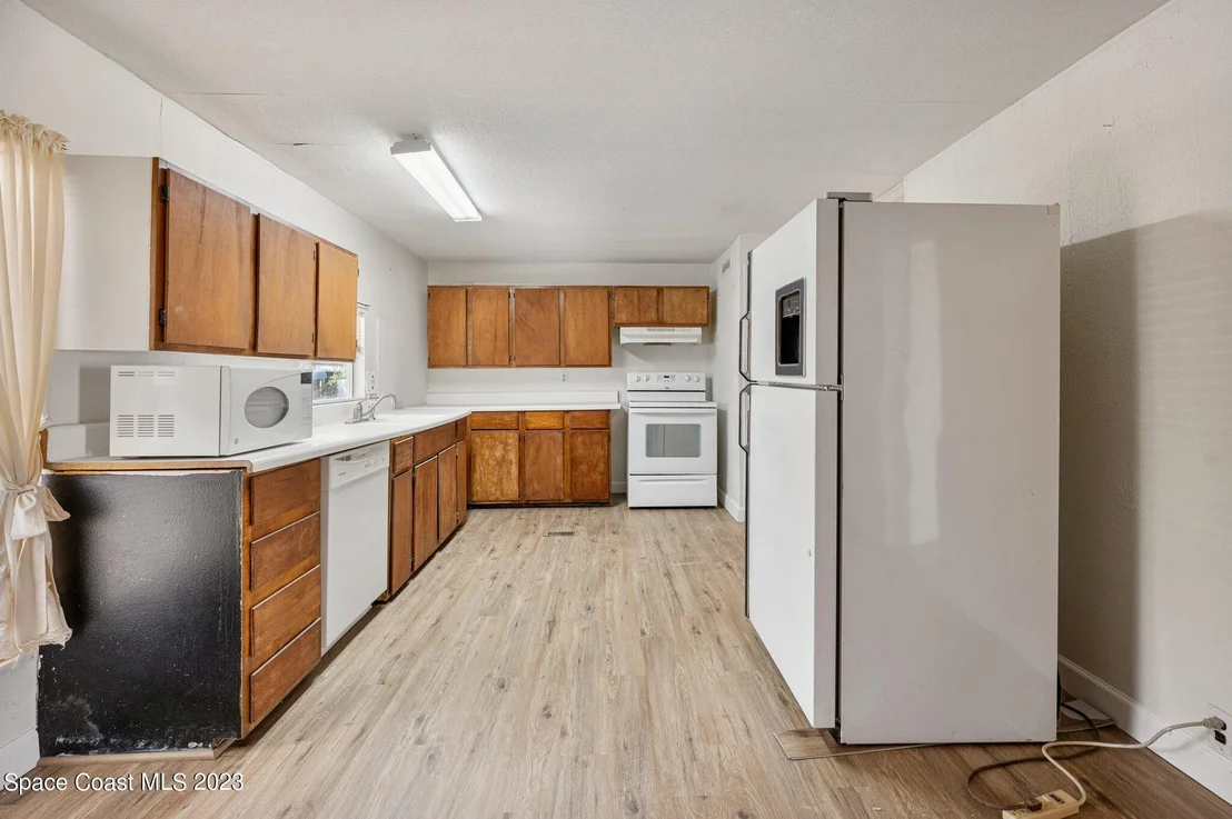 Photo of 1162 Luther Drive