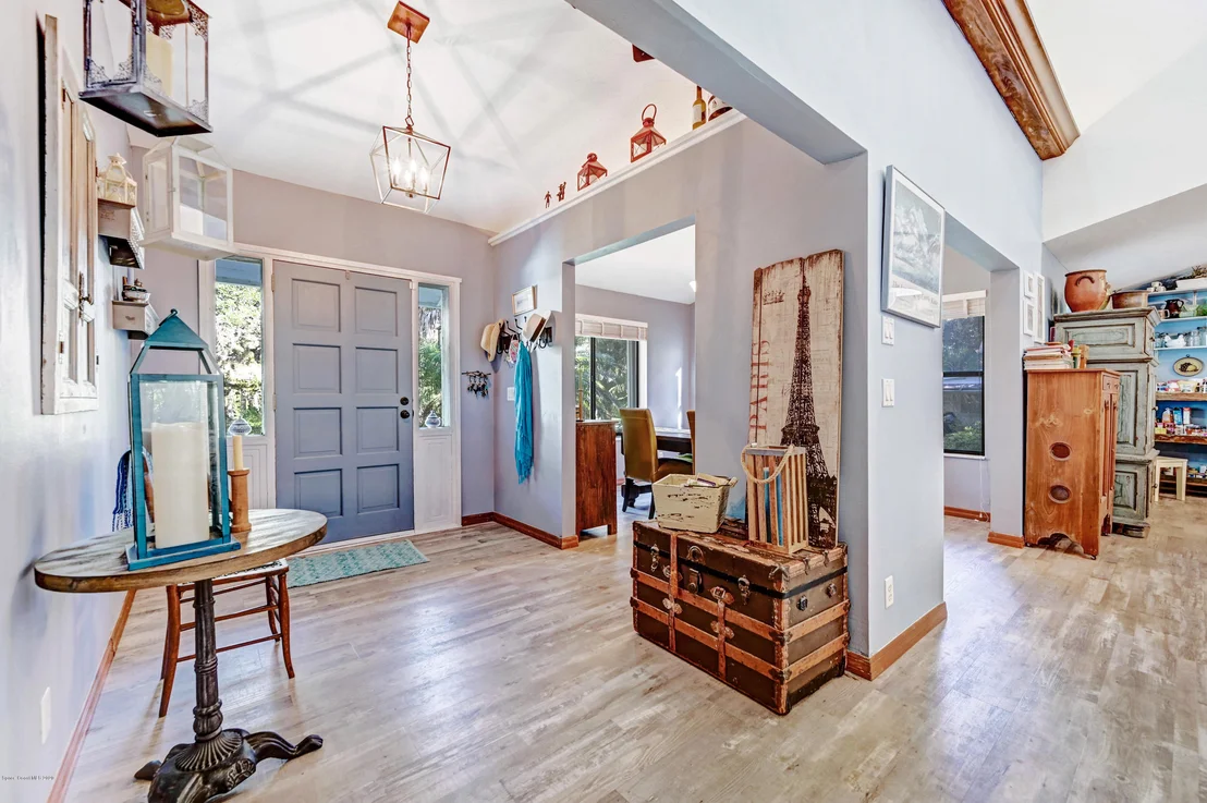 Photo of 255 Cardinal Drive