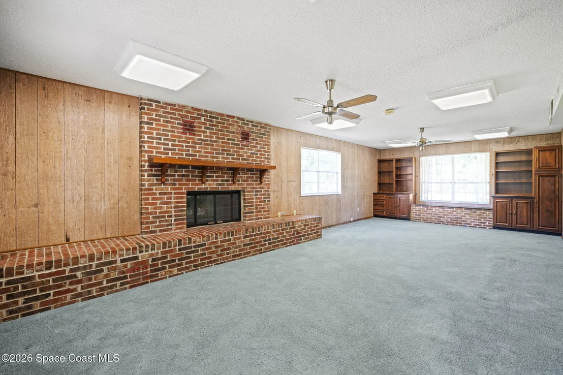 Photo of 945 Bluegrass Lane