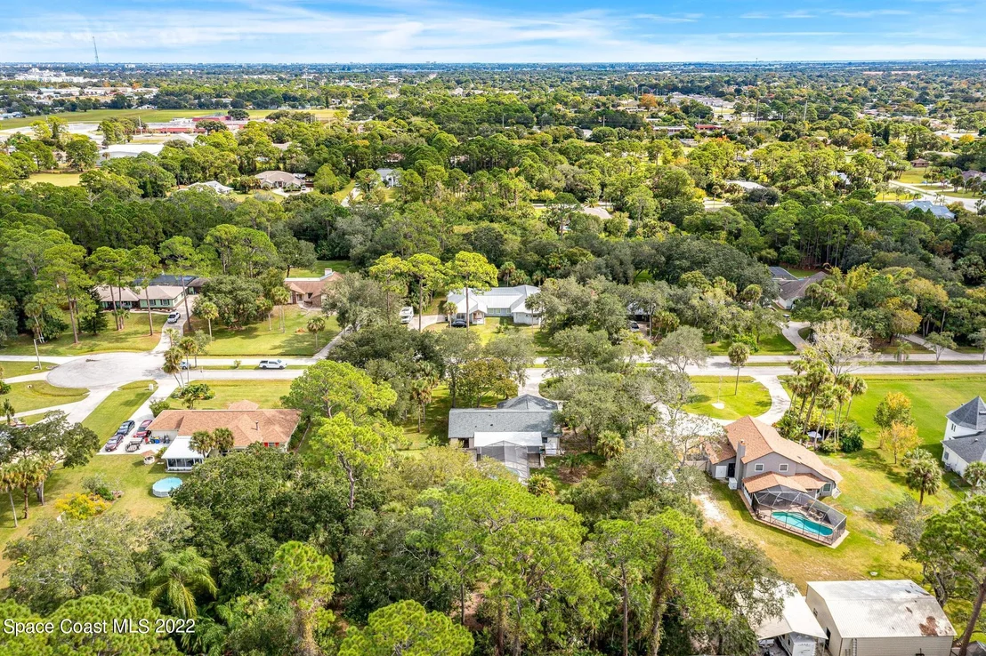 Photo of 1807 Live Oak Drive N
