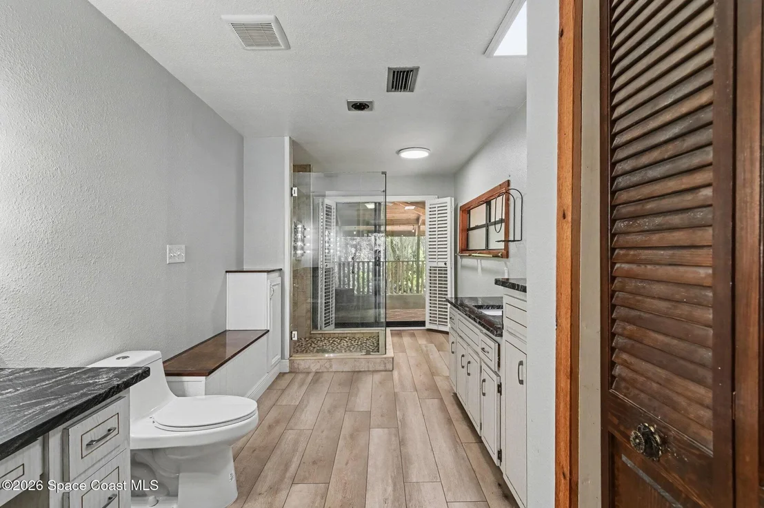 Photo of 2650 Lagrange Road
