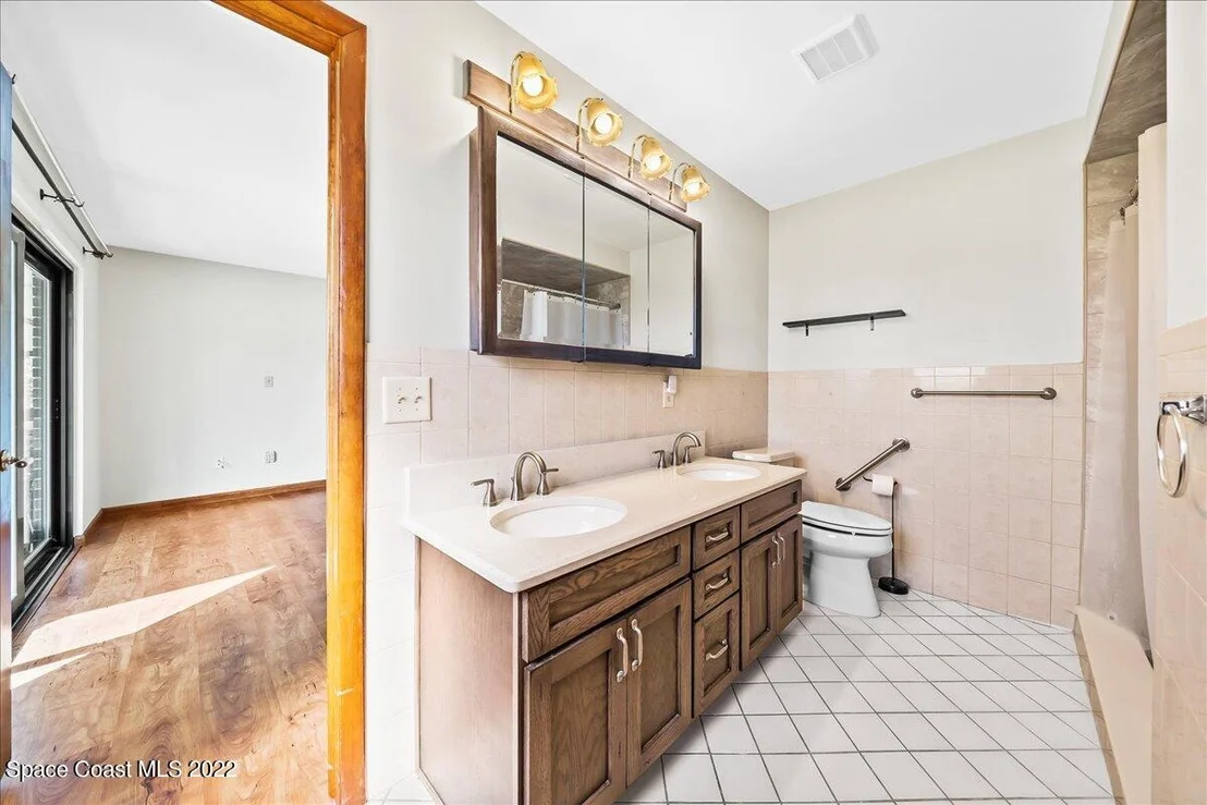 Photo of 3685 Burkholm Road