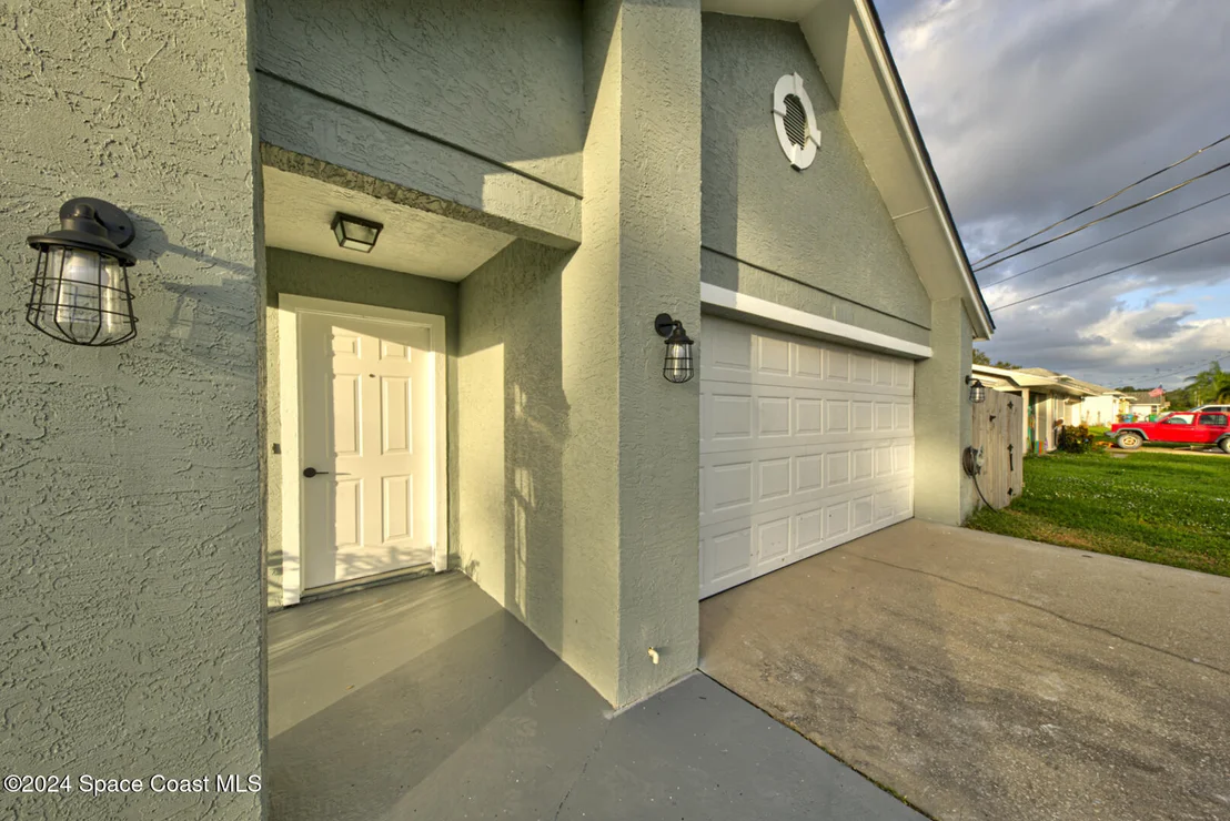 Photo of 5190 Falcon Boulevard