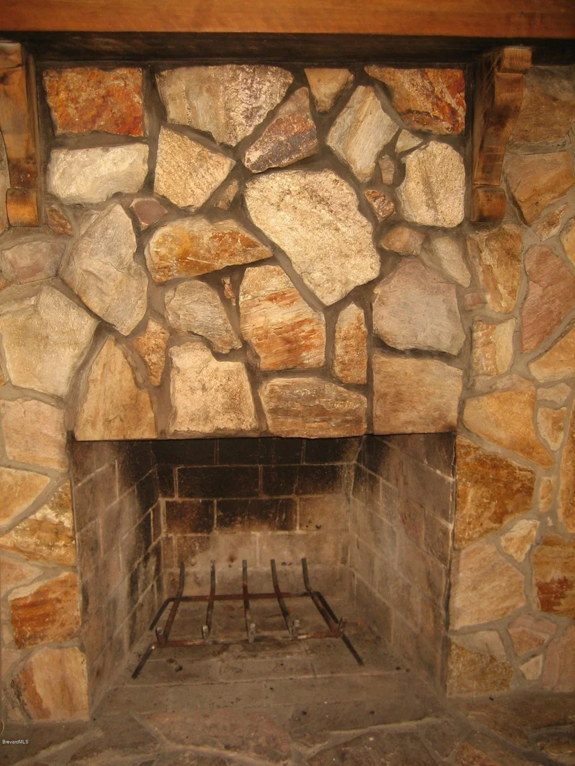 Photo of 551 N Range Road