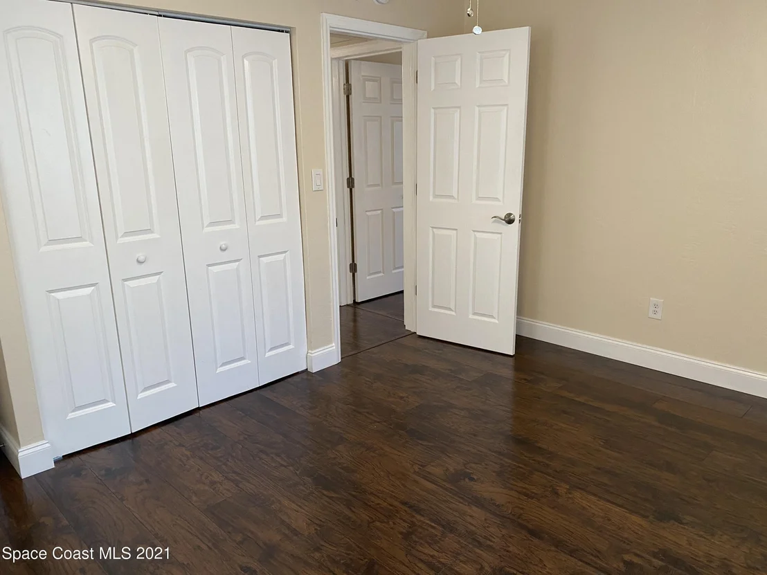 Photo of 835 Canada Street NE