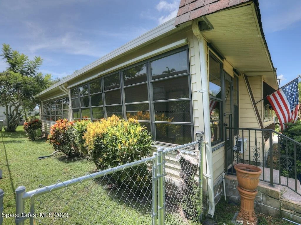 Photo of 925 Barefoot Boulevard