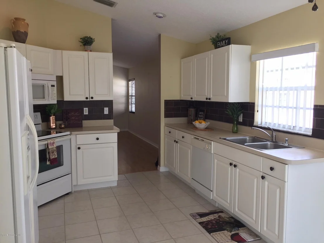Photo of 805 Bracken NE