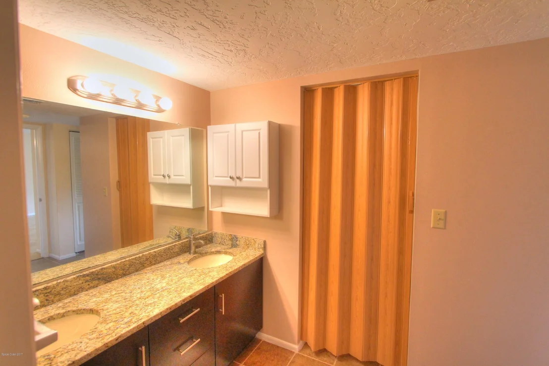 Photo of Unit 1024 at 315 Tangle Run Boulevard