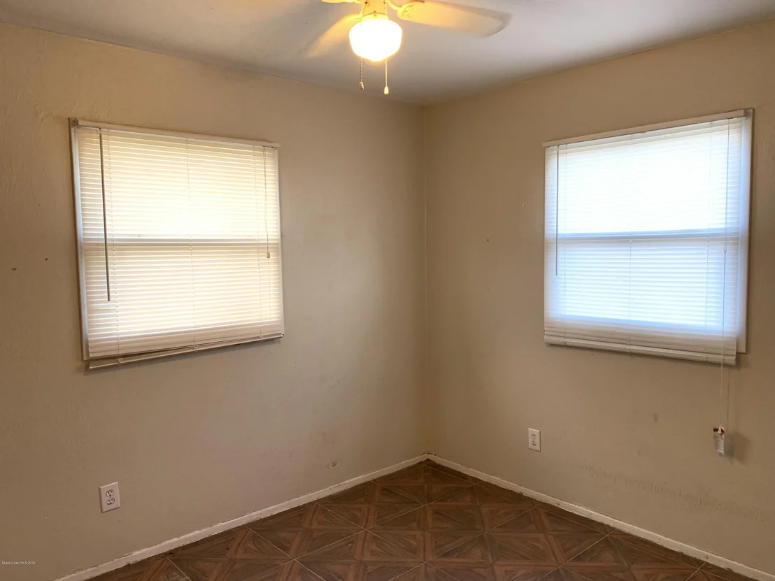 Photo of 301 Crown Boulevard