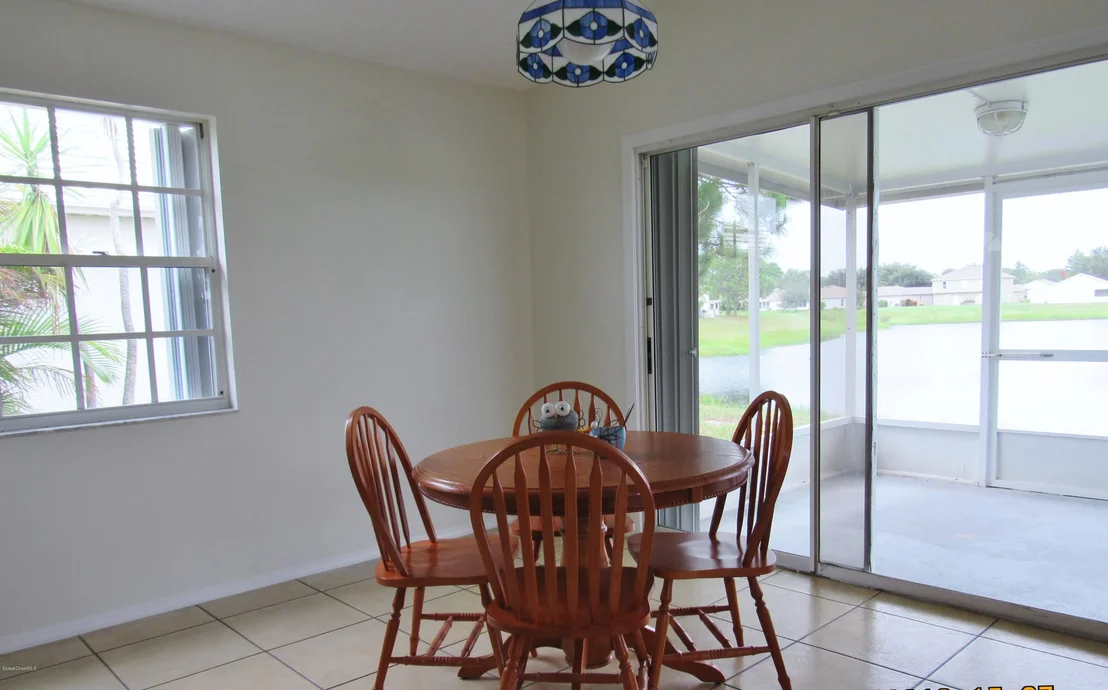 Photo of 975 Wateroak Drive NE