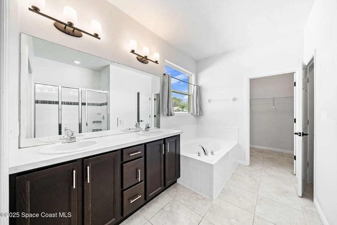 Photo of 539 Balcom Terrace SE