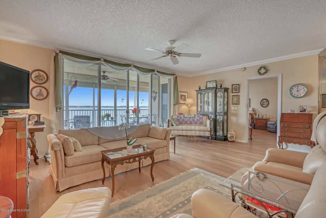 Photo of Unit 405 at 102 Riverside Drive