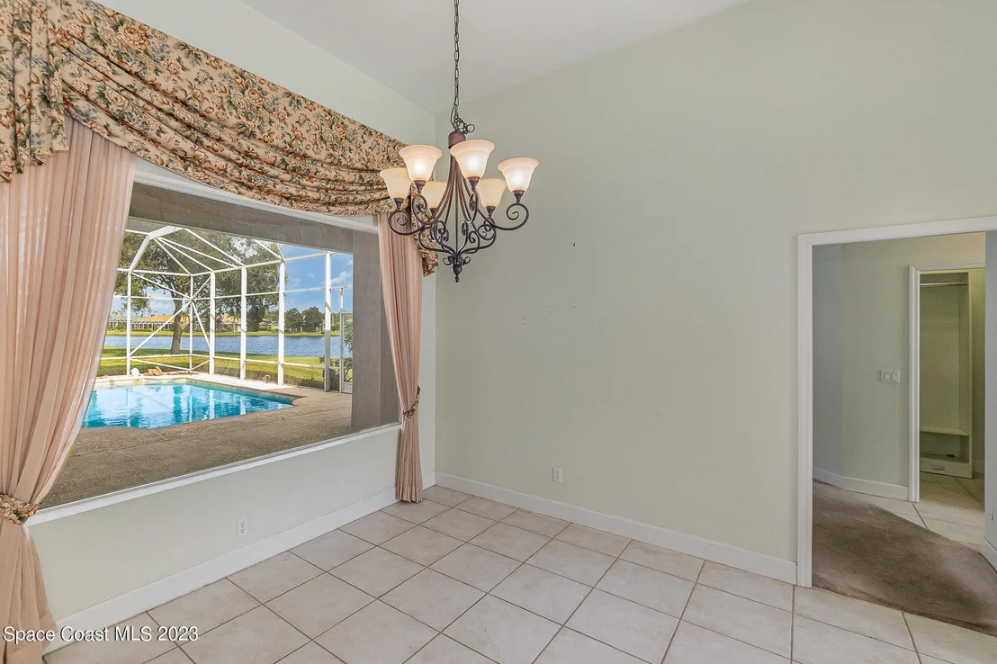 Photo of 990 Starling Way