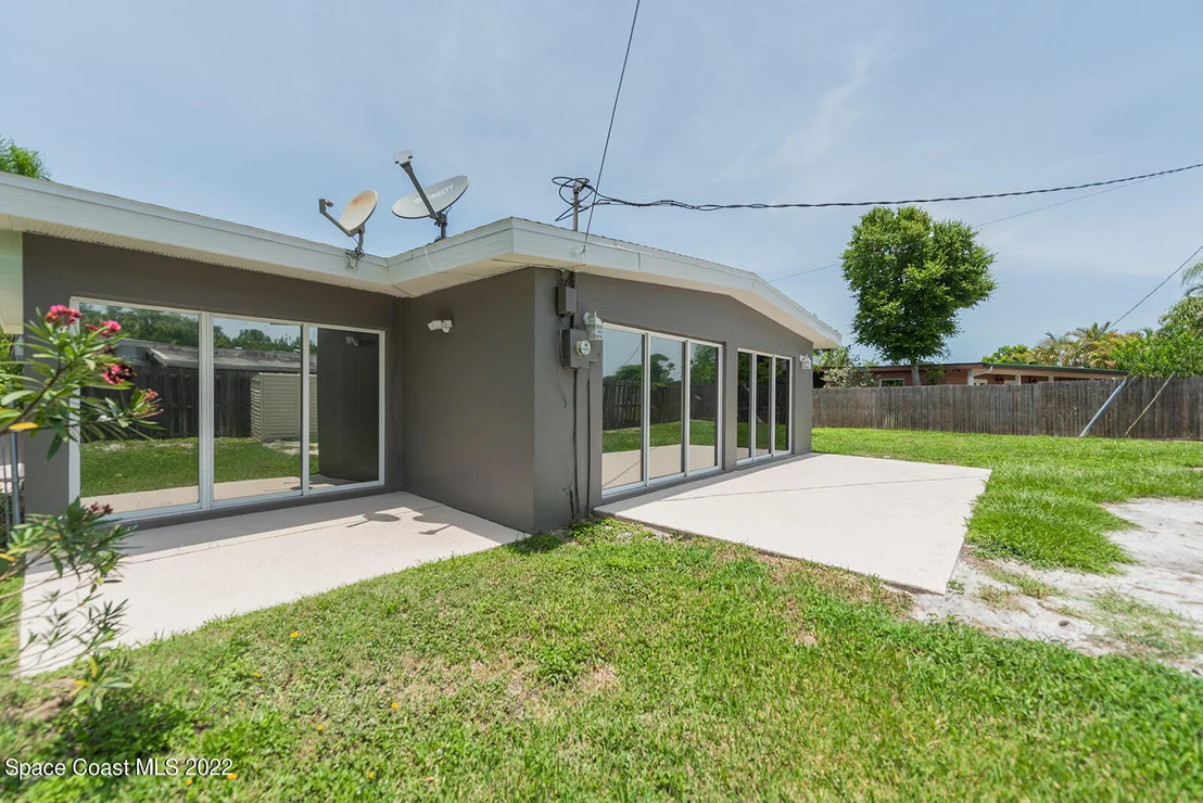 Photo of 1037 Daytona Drive NE