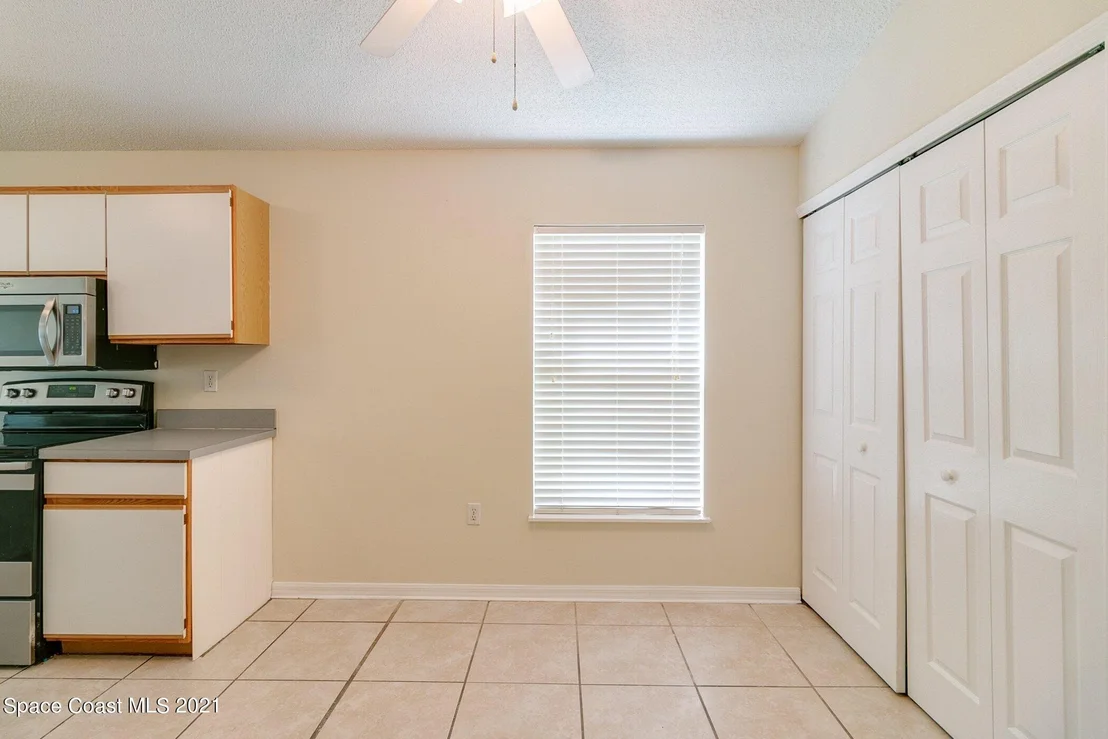 Photo of 1125 White Oak Circle