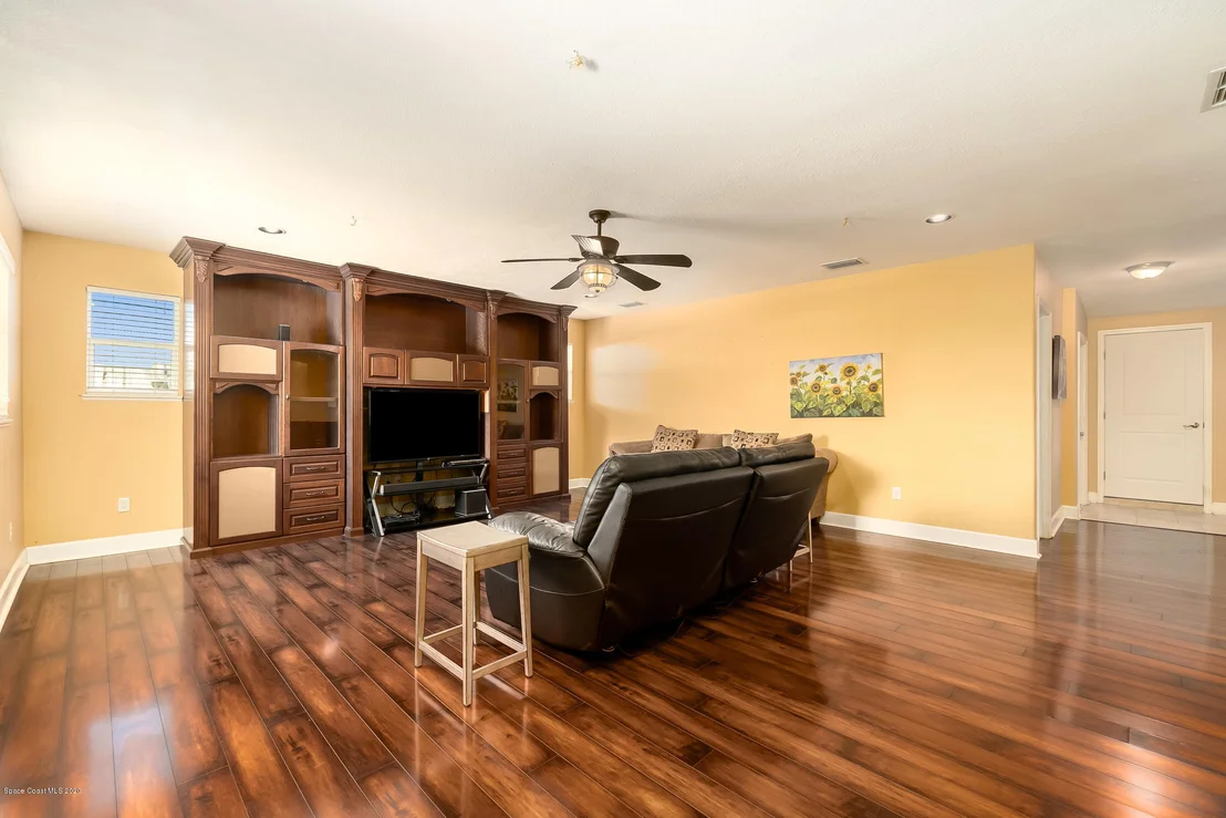 Photo of 810 Cardinal Road