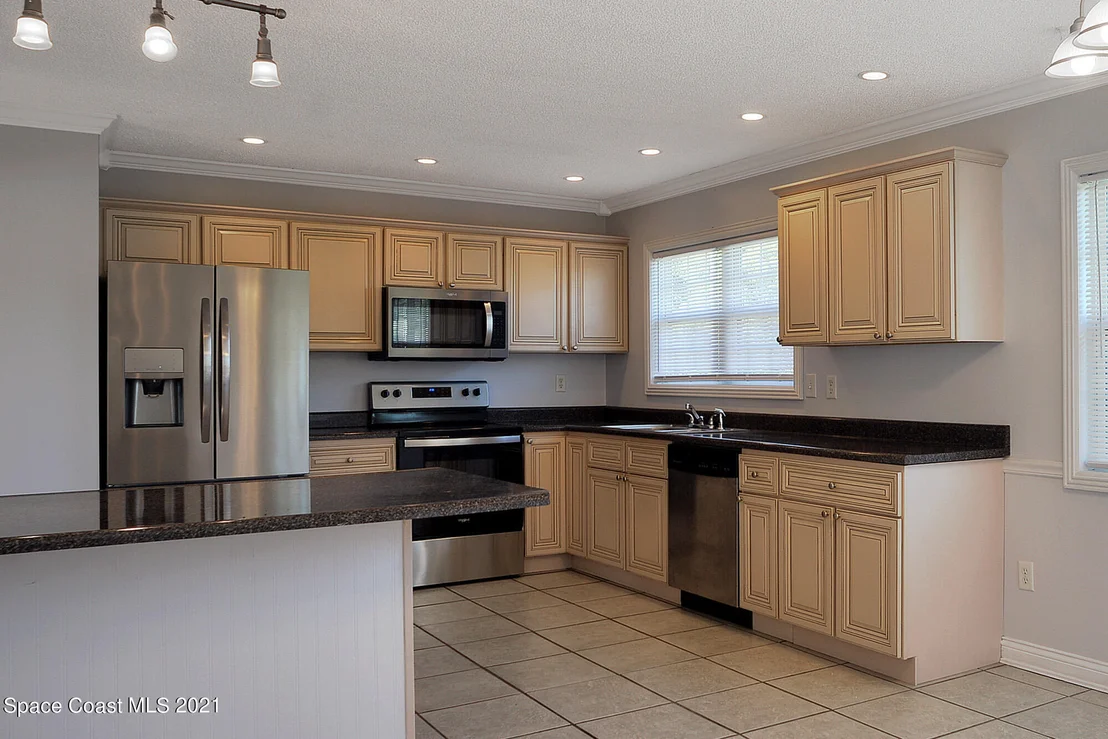 Photo of 999 Chace Lane NE