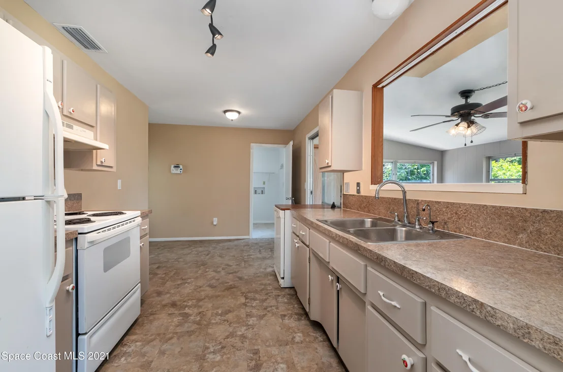 Photo of 950 Fulton Lane NE