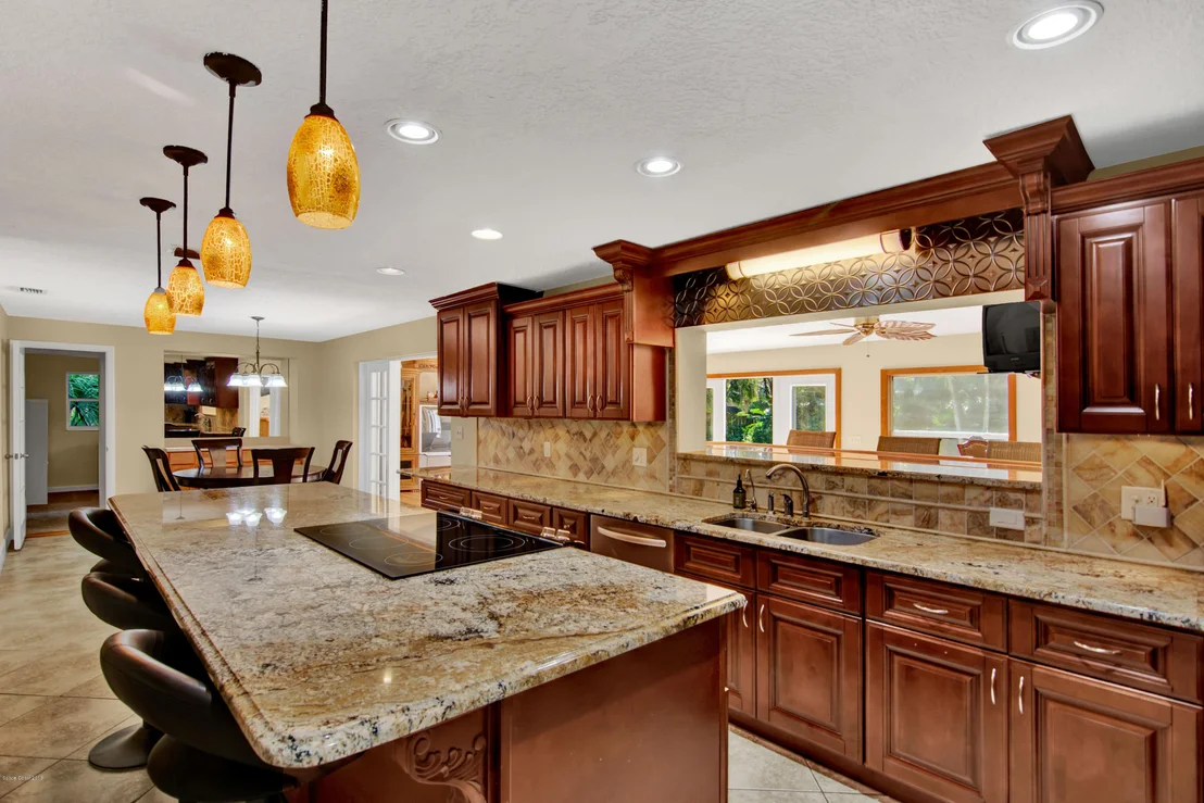 Photo of 413 Sunset Boulevard