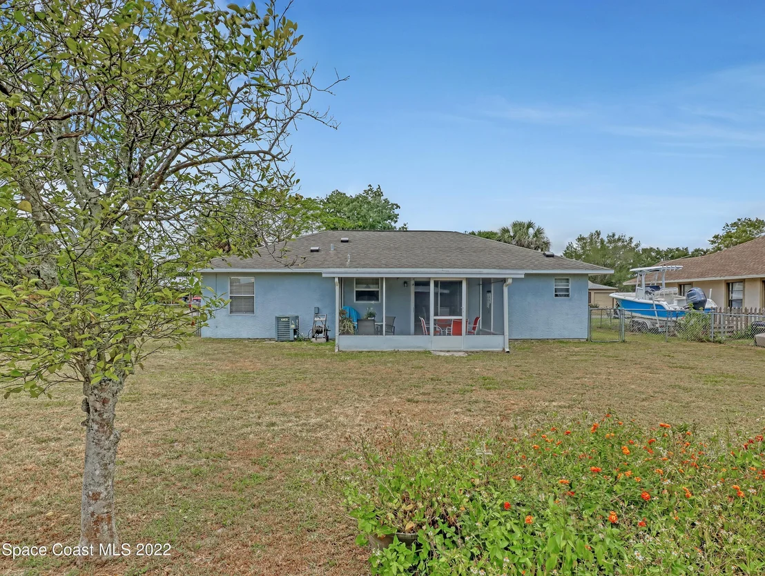 Photo of 761 Azure Avenue NE