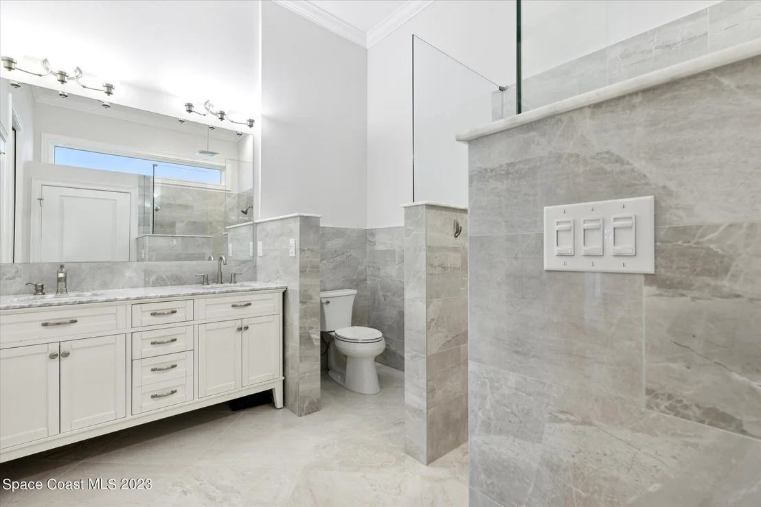 Photo of 3835 Riverside Drive