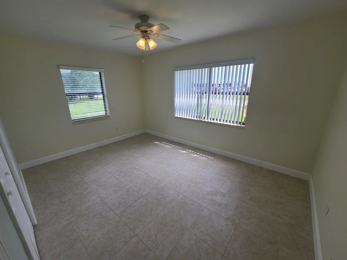 Photo of 408 Iris Lane