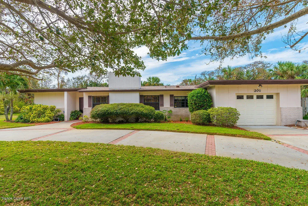 Photo of 201 Cocoa Avenue