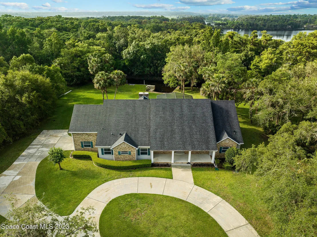Photo of 927 Iron Bend Trail
