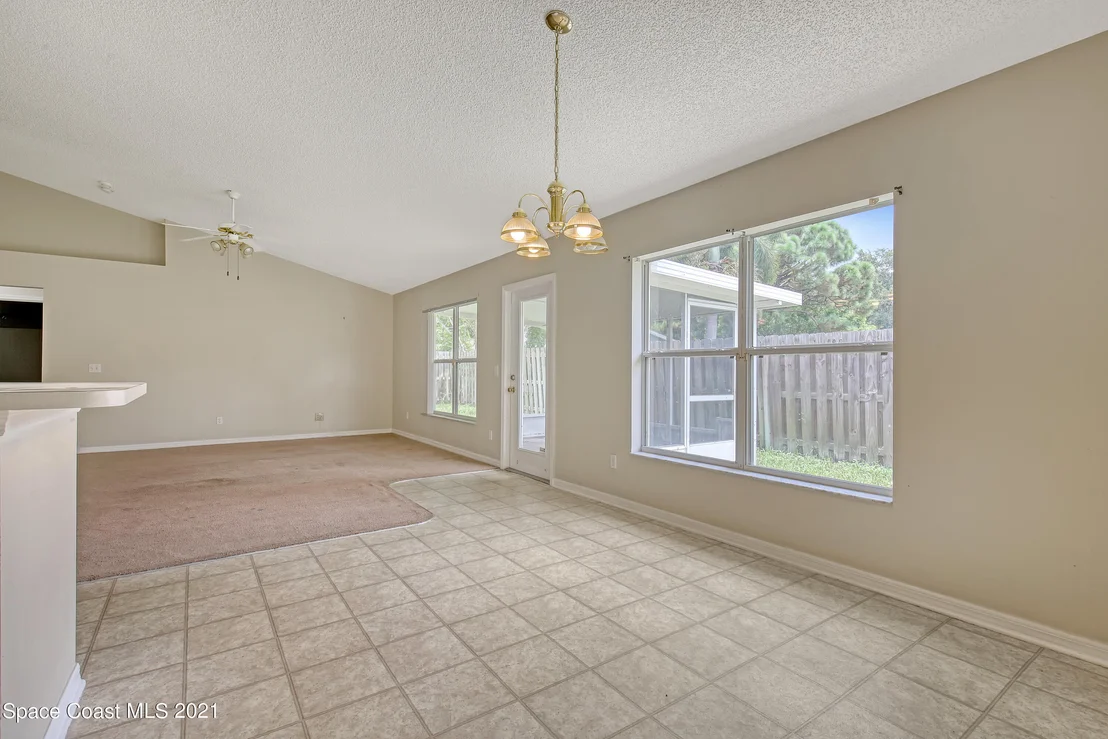 Photo of 1004 Kingfisher Way