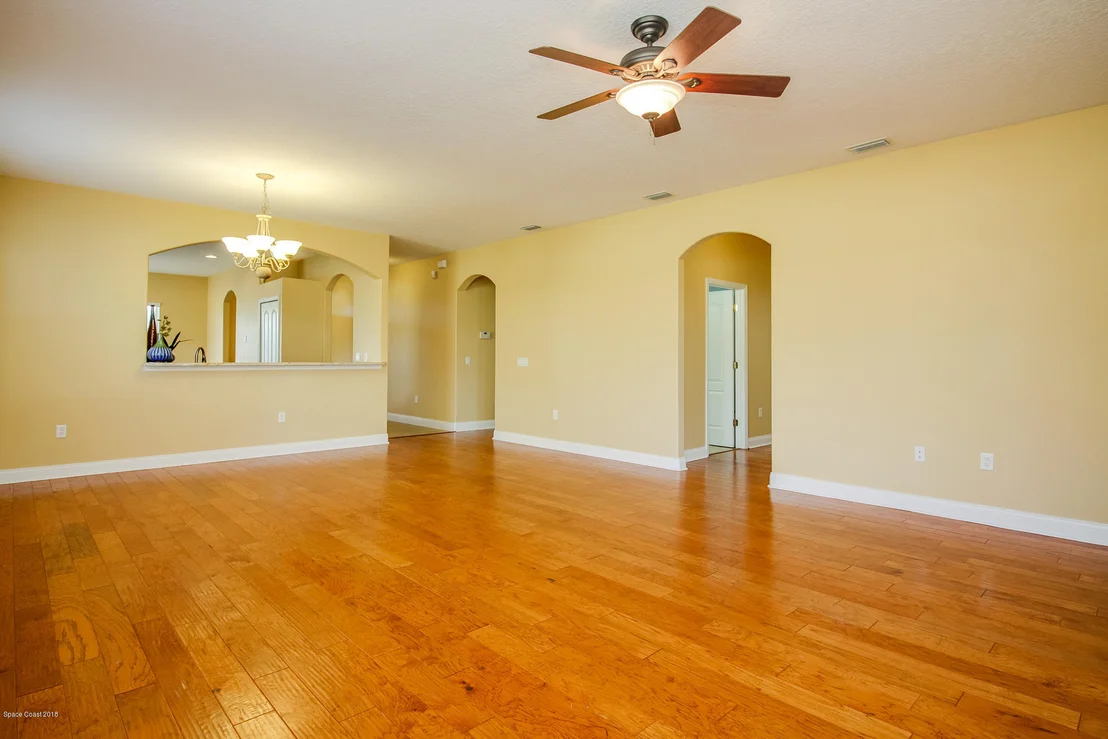 Photo of 1472 Hemingway Boulevard