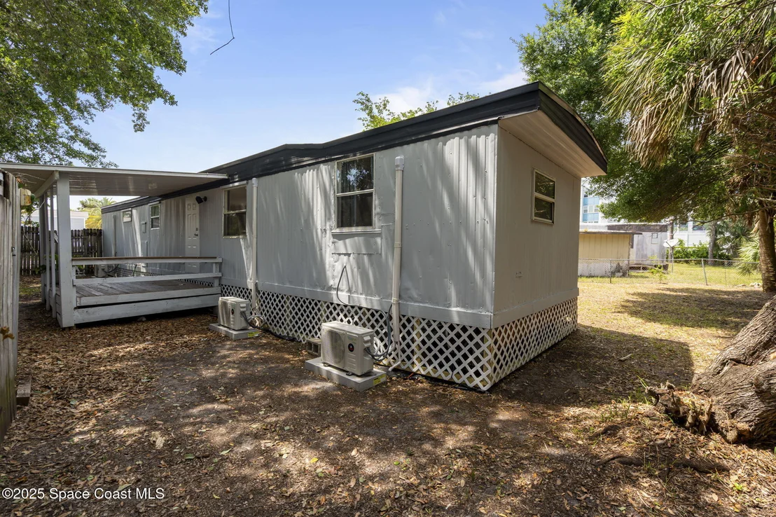 Photo of 2593 Amberly Road NE