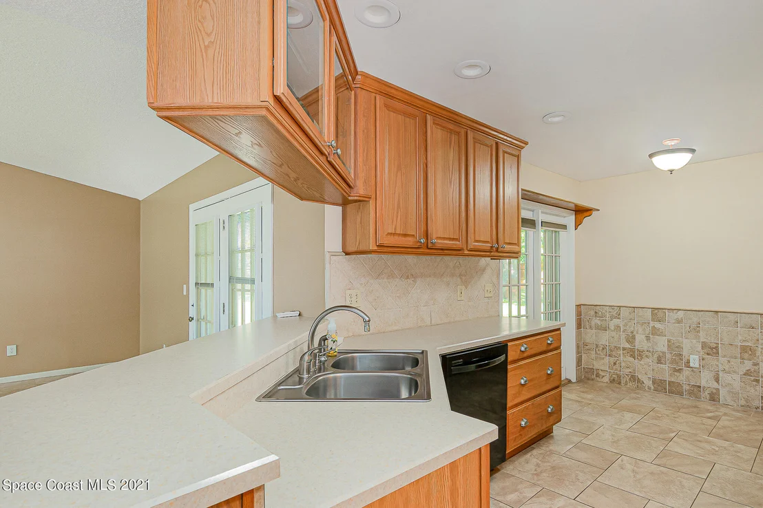 Photo of 5770 Fairbridge Street