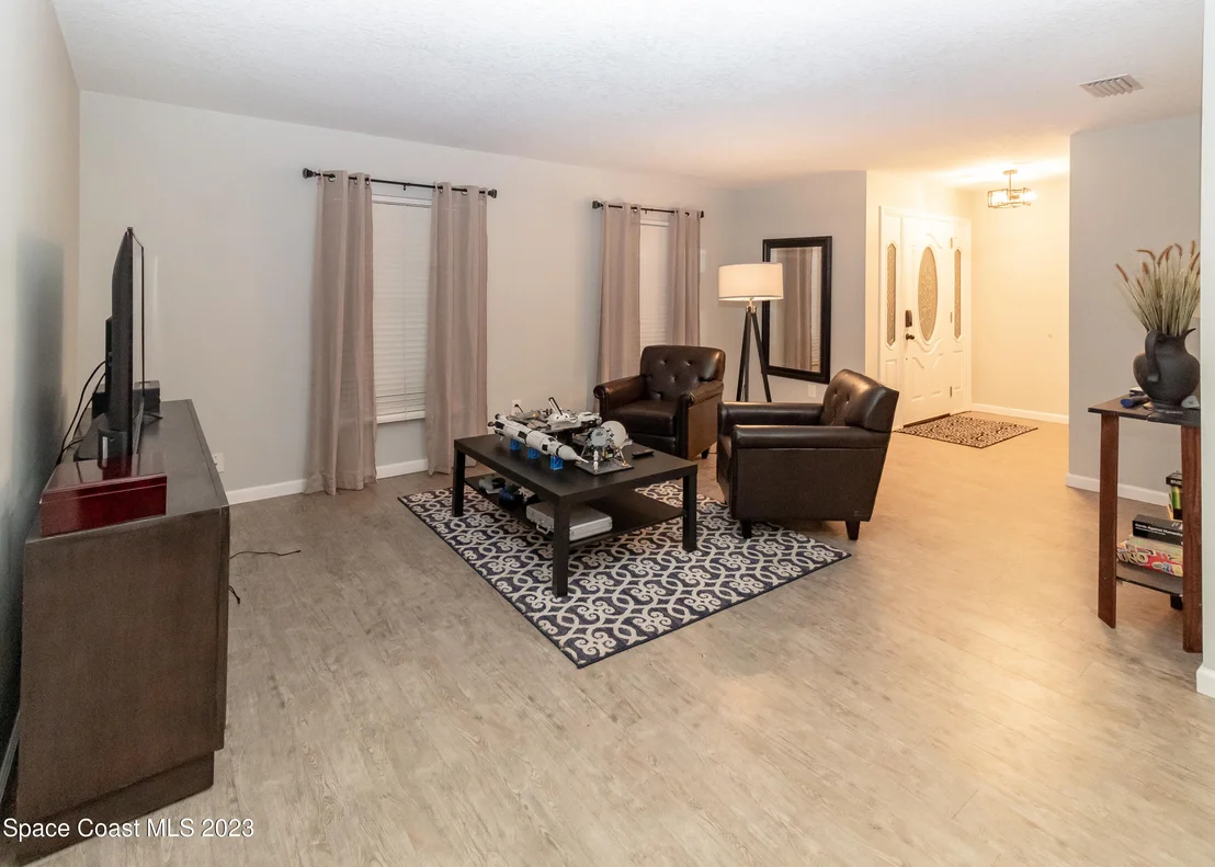 Photo of 800 Mark David Boulevard
