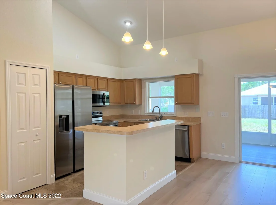 Photo of 812 Tedder Road SE