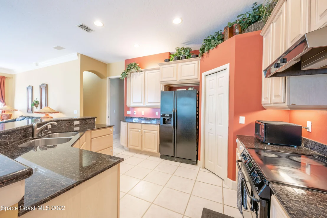 Photo of 981 Stratford Place