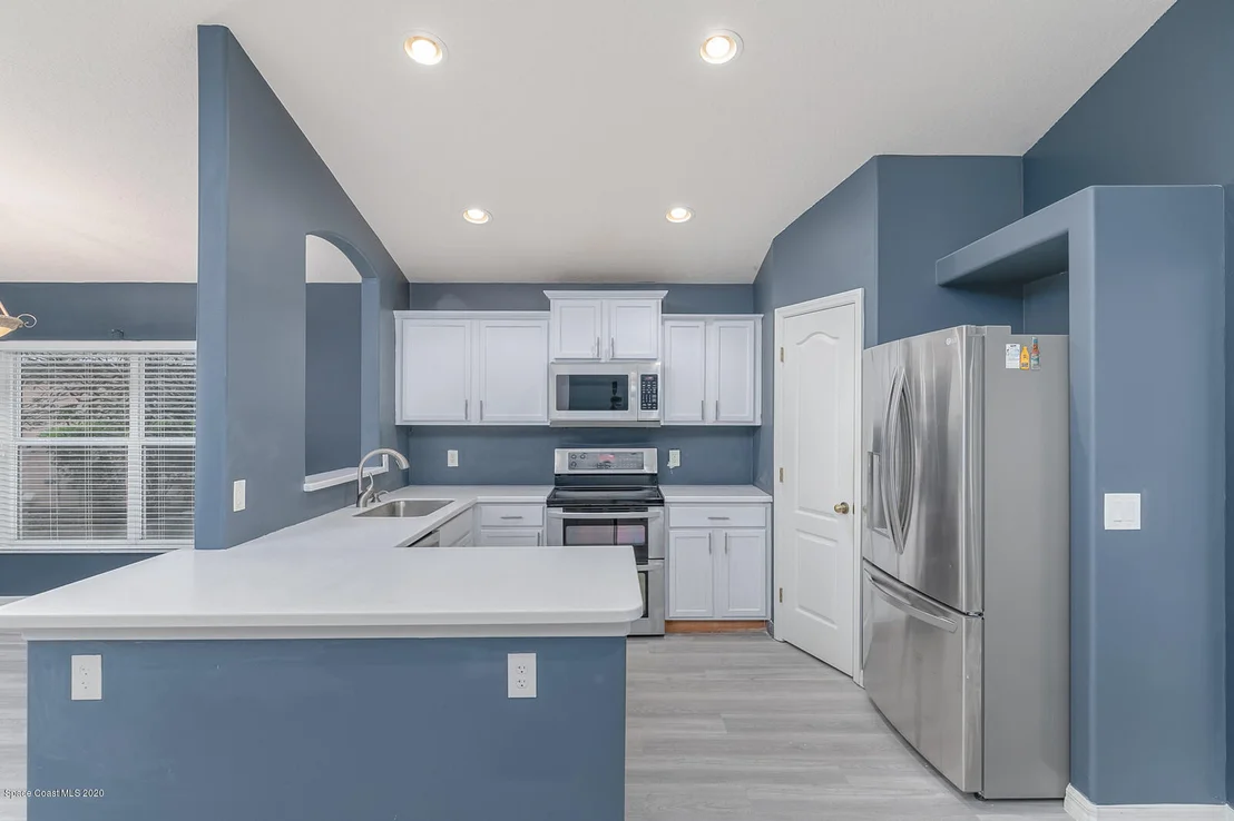 Photo of 895 Villa Drive