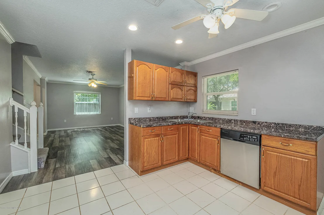 Photo of Unit 7 at 1475 Beechfern Drive
