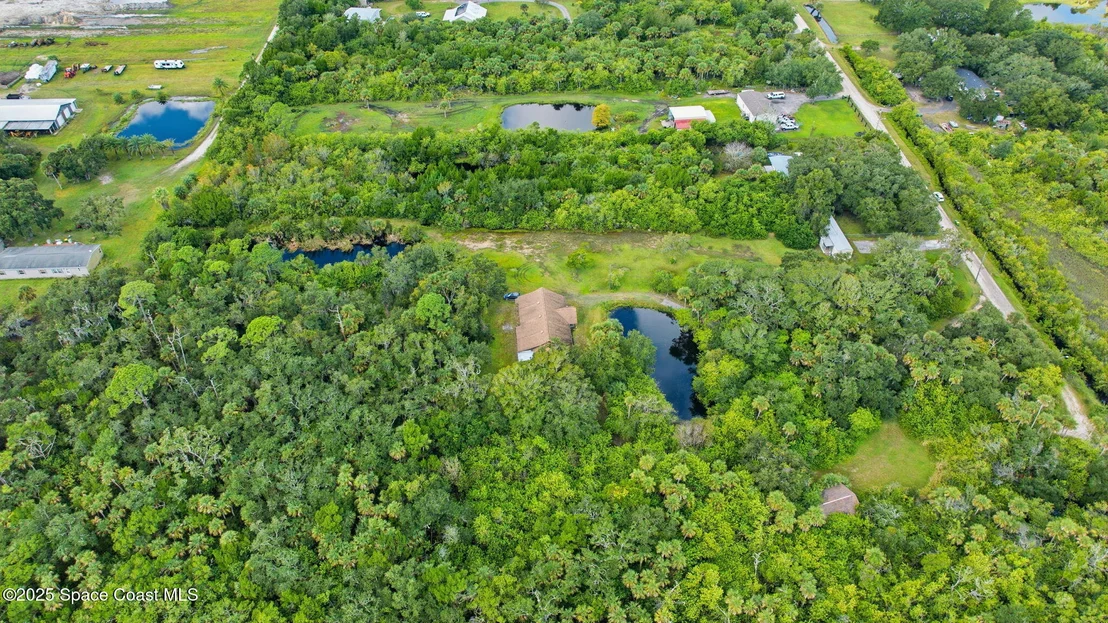 Photo of 2821&2825 Lionel Road