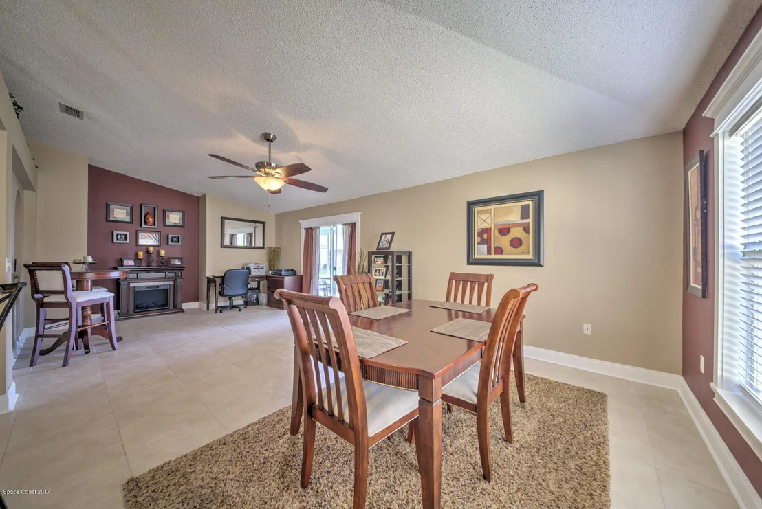 Photo of 1194 White Oak Circle