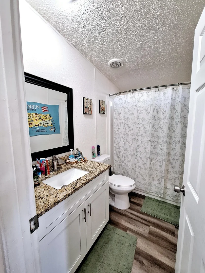 Photo of 2552 Haverhill Road NE