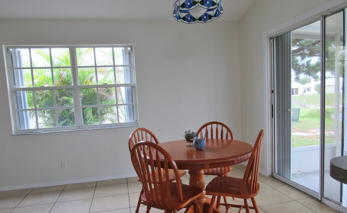 Photo of 975 Wateroak Drive NE