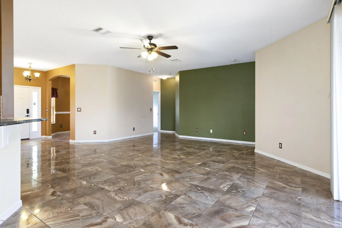 Photo of 5585 Graham Street