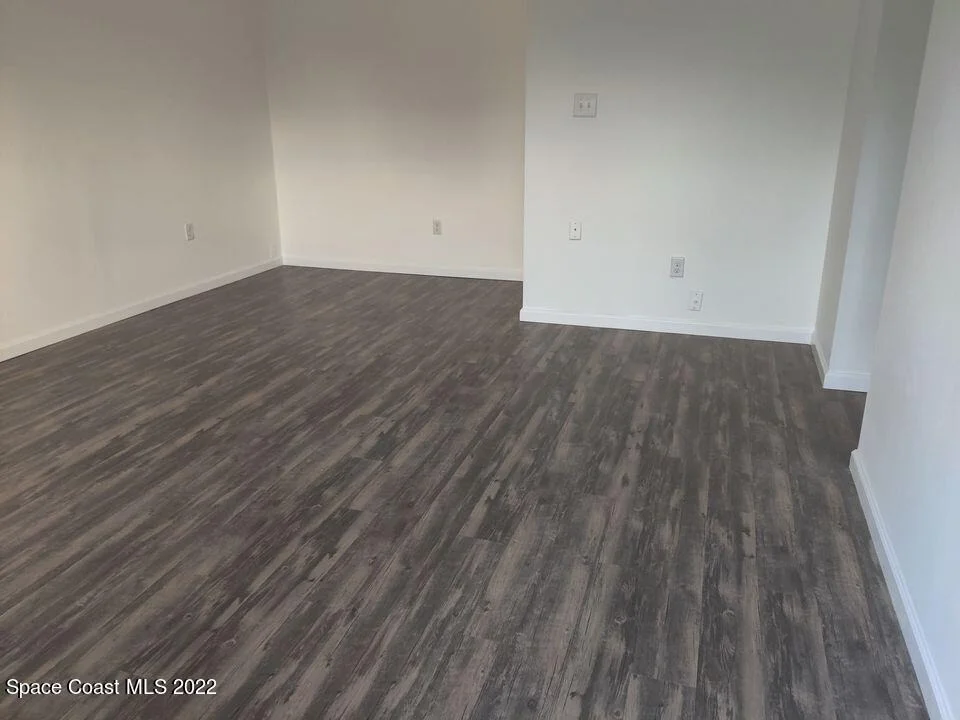 Photo of 1114 Abbey Circle NE