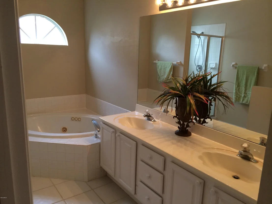 Photo of 740 Lake Drive