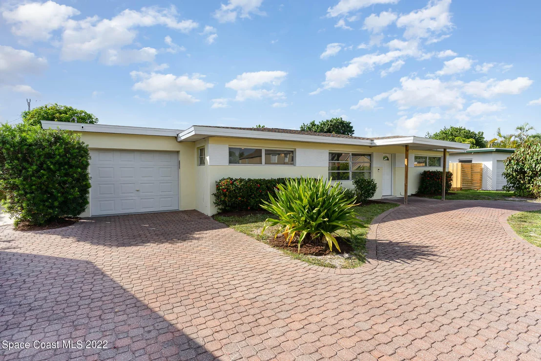 Photo of 1126 Pinetree Drive